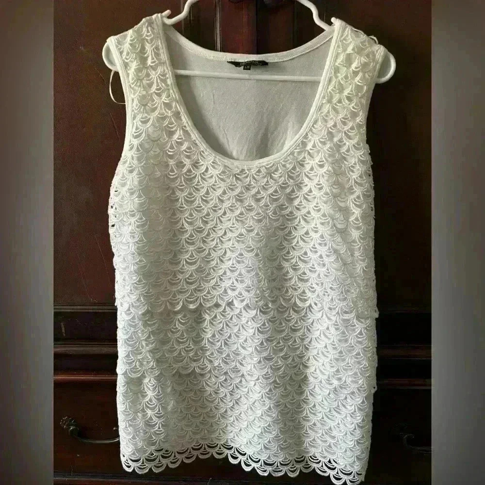 Renuar tank top.  Scallop tiered detail sz L